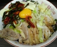 「小ぶたダブル 汁なし ニラキムチ チーズ ヤサイ ニンニク」@ラーメン二郎 横浜関内店の写真