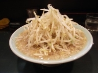 「小ラーメン600円（麺硬め、ヤサイダブル・ニンニク・カラメ）」@ラーメン 新橋店の写真