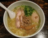 「白鶏らーめん+味玉」@鶏の穴の写真