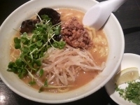 「グリーンカレーラーメン（860円）」@拉麺研究所 香の写真