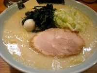 「塩とんこつらーめん 中盛り」@横浜ラーメン とんこつ家 平須店の写真