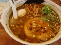 「伽哩らーめん（〜9/21限定）（太麺）（醤油・塩ブレンド）+味玉」@麺屋喜八郎の写真