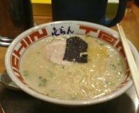 「ラーメン 中」@屯ちん 新宿店の写真