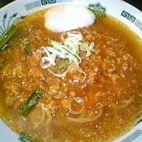 「温玉旨辛ラーメン 490円」@日高屋 神田西口店の写真
