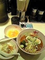 「元プロキックボクサー林健ちゃんの汁無しインドラーメン+北極玉子か」@蒙古タンメン 中本 新宿店の写真