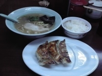 「ゴーマルセット（ラーメン+半餃子+ライス）500円」@浜らーめん通の写真