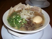 「Bセット（超濃厚トンコツトロチャーシュー麺）」@越後新潟麺処 極一 ラーメン国技館店の写真