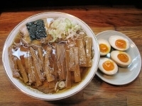 「チャーシューラーメン+煮玉子×2」@元祖 恵比寿ラーメンの写真