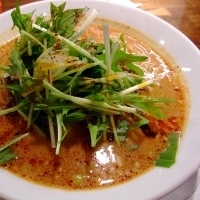 「味噌担々麺900円（らーナビ限定メニュー）+ご飯（ランチタイムサ」@四川担担麺 阿吽 湯島店の写真