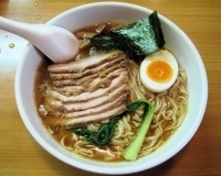 「しょうゆらーめん（中盛り）+チャーシュー」@麺屋 こりんの写真