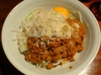 「カレーぶっかけ+粉チーズ+生卵」@ラーメンむねやの写真