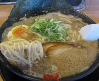 「黒ラーメンこってり 750円+替玉100円」@三河開化亭 豊川店の写真