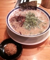 「チャーシュー麺（バリカタ）替え玉（ハリガネ）×2+赤オニ」@博多長浜らーめん 田中商店の写真