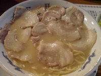 「チャーシュー麺 （おにぎり2ケ付）」@愛宕六助の写真