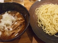 「つけ麺/中盛り+メンマ（820円）」@つけ麺屋 やすべえ 新宿店の写真