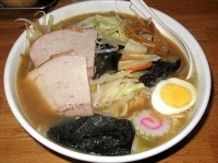 「中華そば680円（麺少なめ、メンマ増量）+温野菜100円」@神田大勝軒の写真