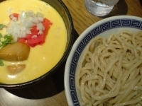 「自家製スモークホタテとサーモンの濃厚クリームサフランつけ麺（大盛」@本家大黒屋本舗 平井店の写真