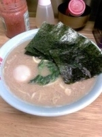 「ラーメン中 煮玉子」@六角家 六角橋本店の写真