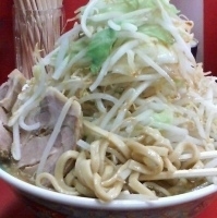 「大ラーメン（野菜ダブル・ニンニク）」@らーめん豚喜の写真