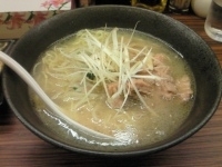 「塩もつそば（819円）」@もつの屋の写真