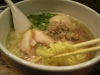 「白鶏らーめん680円+味玉（箸持参でサービス）」@鶏の穴の写真