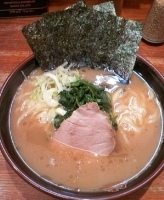 「ラーメン」@横浜家系豚骨醤油極太麺 侍 本店の写真