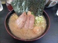 「らーめん(6・3玉子)」@横浜家系豚骨醤油極太麺 侍 東松原店の写真