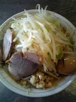 「ラーメン+味玉+野菜+ニンニク少し」@らーめん大 本郷店の写真