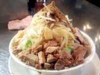 「らーめん+魚粉+こま切れ豚（野菜・にんにく・脂増し）￥720」@らーめん大 本郷店の写真