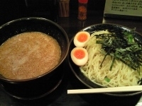 「地球盛り+味玉（クーポン） / 700円」@梅もと 練馬店の写真