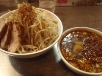 「つけらーめん カレー味（ヤサイダブル、ニンニク）+大盛+メンマ」@ラーメン大 堀切店の写真