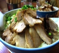 「ふじ麺特盛り+バカブタ+バカブタ」@明心角ふじの写真