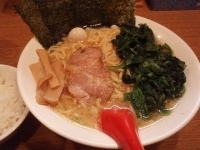 「豚骨醤油ラーメン大盛（硬め）+ほうれん草増し+ライス（小）」@武松家 仲見世通り店の写真