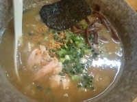 「鶏にぼラーメン（硬め）+替え玉（バリカタ）+ライス（680円+1」@鶏の骨の写真