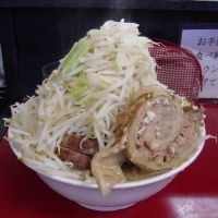 「小ラーメン豚入り 850円（ヤサイマシマシ・ニンニク） + 巻チ」@蓮爾 登戸店の写真