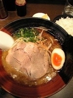 「鶏坊醤油らーめん+ライス+レモン」@鶏坊や 船橋店の写真