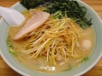 「ネギラーメン中」@壱寅家 新松戸店の写真