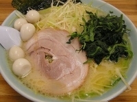 「塩ネギラーメン中（ウズラ玉子トッピング）」@壱寅家 新松戸店の写真