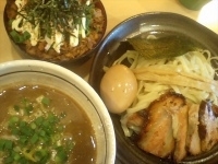 「豊潤つけめん+ミニチャーシュー丼（800円+200円）」@らーめんまごころの写真