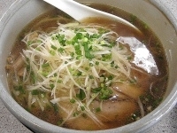 「しょうゆ拉麺（ネギトッピング）」@拉麺飯 龍伸の写真