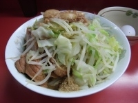 「汁なし小600円（全マシ、魚粉）+豚100円+生卵50円」@ラーメン二郎 環七一之江店の写真