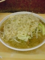 「ラーメン豚入り（ニンニク少なめ+あぶら増し）」@ラーメン二郎 品川店の写真