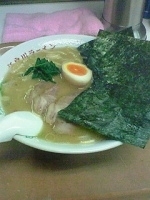 「中ラーメン、葛西新聞クーポン（麺カタメ、味フツウ、脂スクナメ）」@江戸川ラーメン 角久の写真