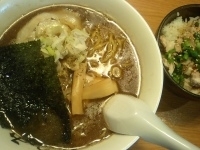 「醤油ラーメン+ネギチャーシュー丼セット（730円+250円）」@らーめん むつみ屋 イオン千葉ニュータウン店の写真