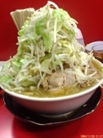 「小ラーメン豚入り（ヤサイダブルニンニクダブルアブラ）680円+2」@らーめん豚喜の写真