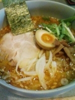 「特選みそらあめん(平打ち麺)800円+サービス半ライス」@喰うかいの写真