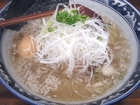 「塩らーめん（ネギトッピング）」@東京こだわり麺屋 らーめん殿の写真