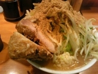 「小ラーメン+魚粉+コーン（にんにく多目）」@ラーメン二郎 八王子野猿街道店2の写真