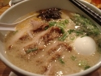 「白丸+肉入り+塩玉子」@博多一風堂 上野広小路店の写真