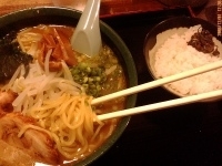 「味噌ラーメン大盛+半ライス（ランチタイムサービス） 600円+1」@北海道みそラーメン くまちゃんの写真